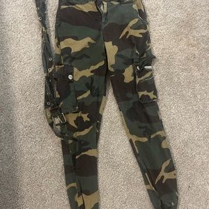 Camo Jeans with pockets and matching camo belt included